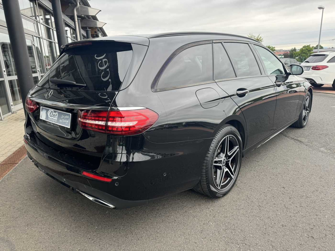 Mercedes-Benz E 300de T AMG+Pano+DistrPlus+Night +AHK+360+Ambi - سيارة: صورة 4 Mercedes-Benz E 300de T AMG+Pano+DistrPlus+Night +AHK+360+Ambi - سيارة: صورة 4