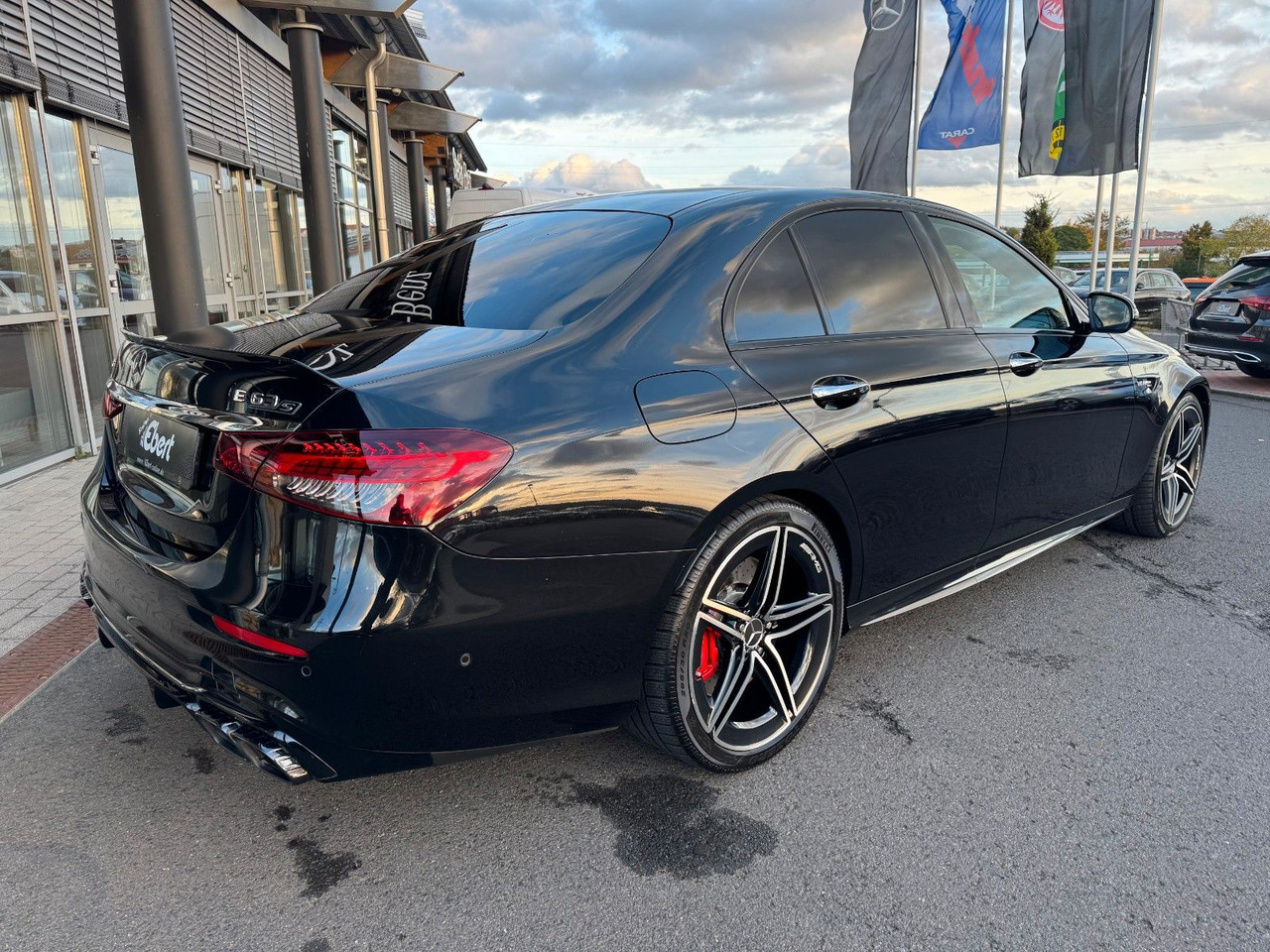 Mercedes-Benz E 63 AMG S Pano+Burm+AirM+HUD+360+uvm. - سيدان: صورة 4 Mercedes-Benz E 63 AMG S Pano+Burm+AirM+HUD+360+uvm. - سيدان: صورة 4