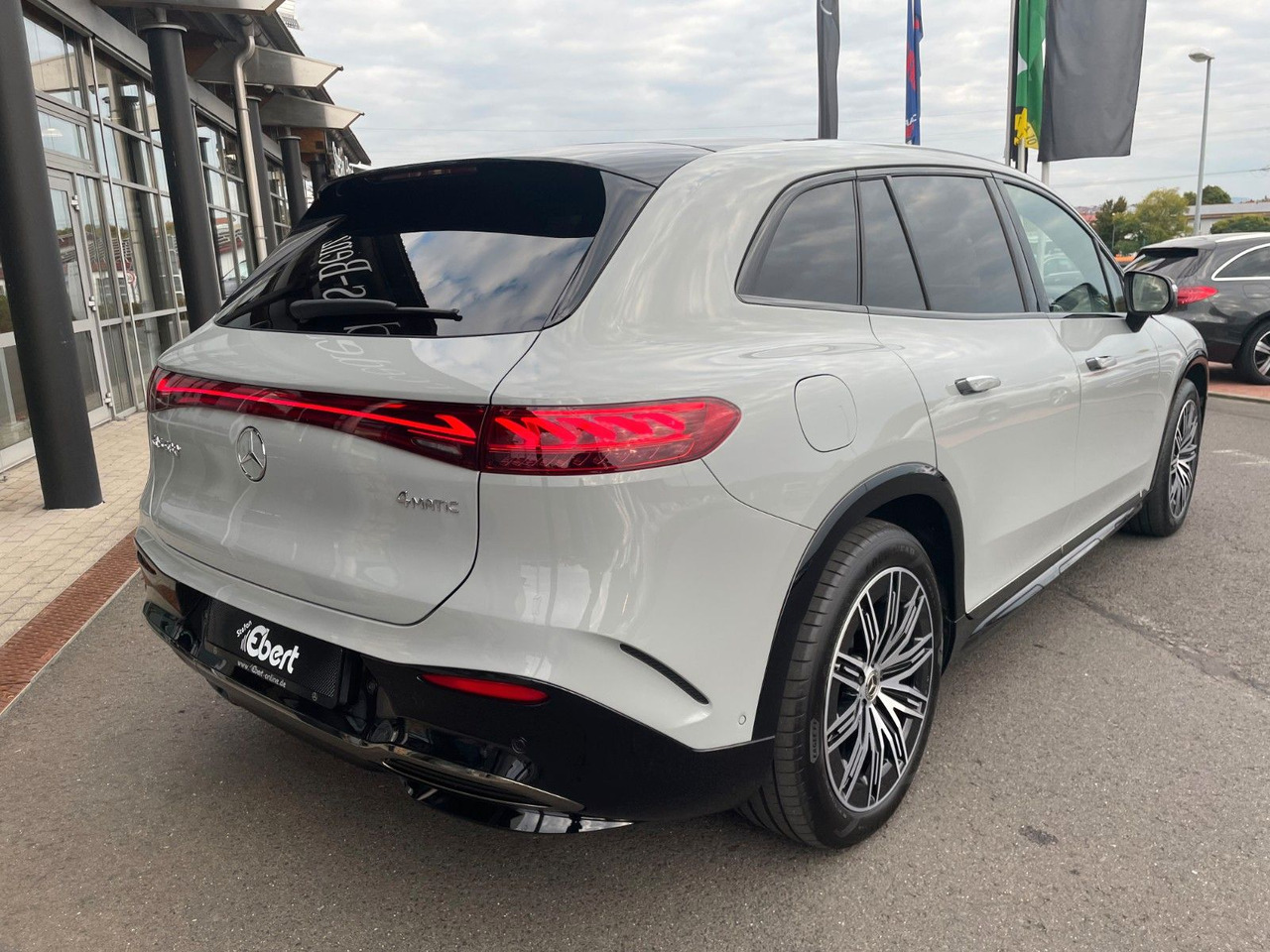 Mercedes-Benz EQS SUV 580 AMG DigL+AIR+HUD+Hyper+Burm+Pano - سيارة دفع رباعي: صورة 4 Mercedes-Benz EQS SUV 580 AMG DigL+AIR+HUD+Hyper+Burm+Pano - سيارة دفع رباعي: صورة 4