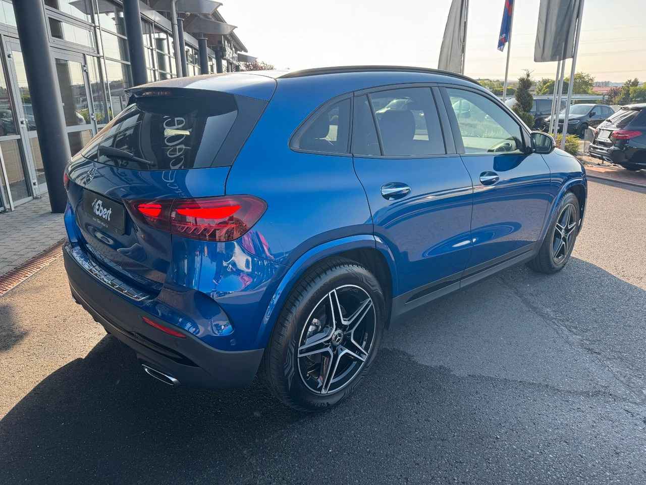 Mercedes-Benz GLA 200 AMG+PANO+DistrPlus+RFK+Night - سيارة دفع رباعي: صورة 4 Mercedes-Benz GLA 200 AMG+PANO+DistrPlus+RFK+Night - سيارة دفع رباعي: صورة 4