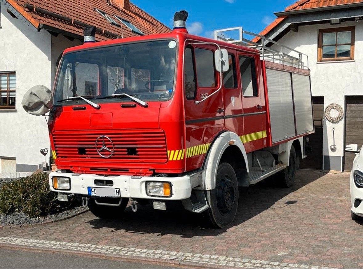 Mercedes-Benz Mercedes Benz 1017 AF ehem. Feuerwehrauto - سيارة إطفاء: صورة 1 Mercedes-Benz Mercedes Benz 1017 AF ehem. Feuerwehrauto - سيارة إطفاء: صورة 1
