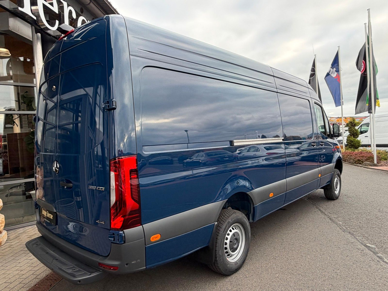Mercedes-Benz Sprinter 319 CDI 4x4 4325 LED Navi - فان: صورة 4 Mercedes-Benz Sprinter 319 CDI 4x4 4325 LED Navi - فان: صورة 4