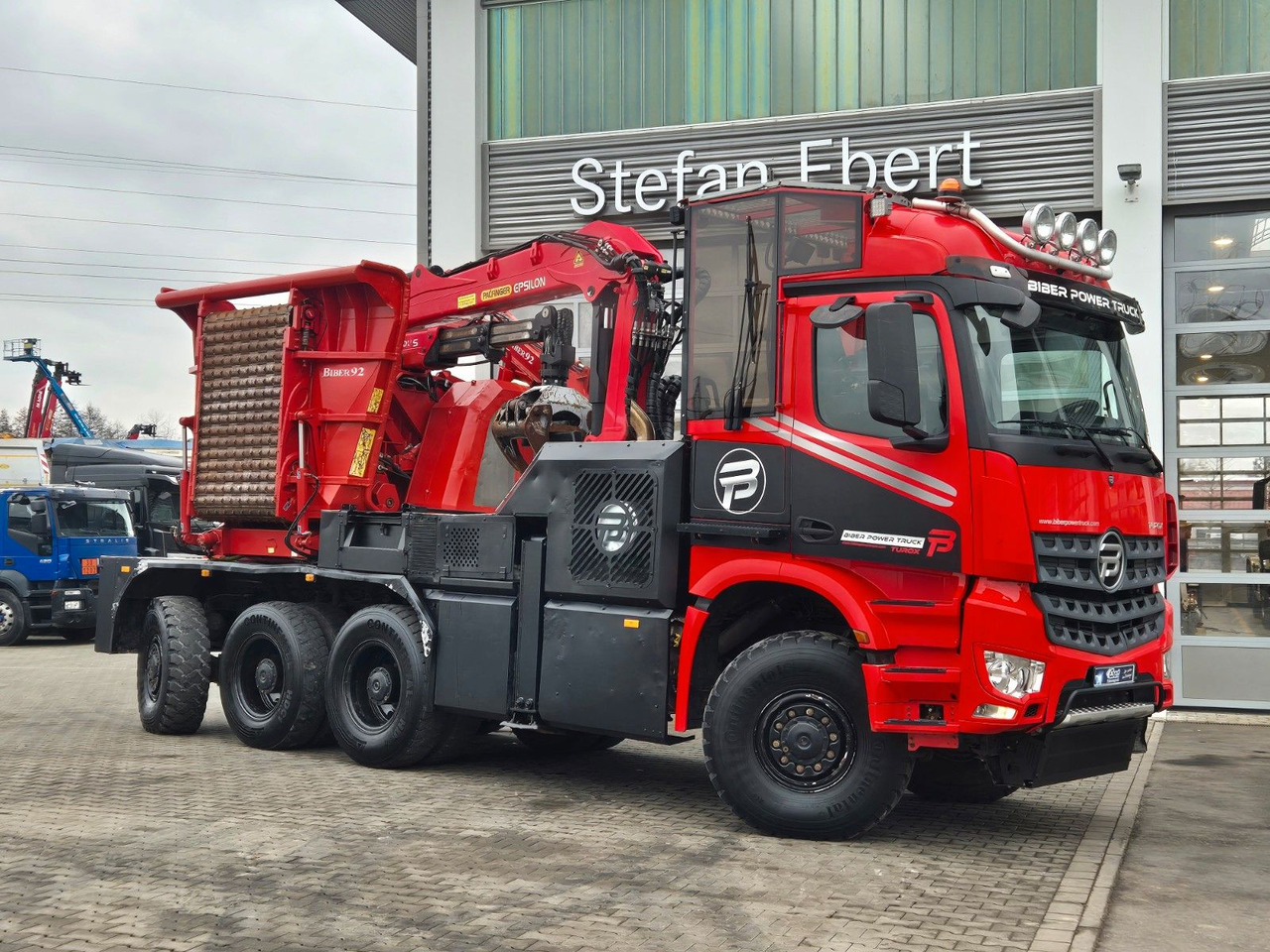 Mercedes-Benz TUROX 8x8 Eschlböck Biber 92 Holzhacker / 1.512h - شاحنة قطع الأشجار, شاحنة كرين: صورة 2 Mercedes-Benz TUROX 8x8 Eschlböck Biber 92 Holzhacker / 1.512h - شاحنة قطع الأشجار, شاحنة كرين: صورة 2