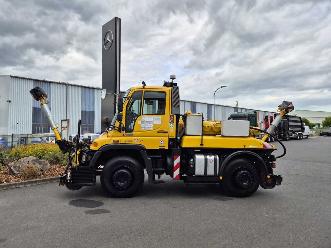 Mercedes-Benz Unimog U400 4x4 Zweiwege ZAGRO 800t/52 Achsen - شاحنة: صورة 4 Mercedes-Benz Unimog U400 4x4 Zweiwege ZAGRO 800t/52 Achsen - شاحنة: صورة 4