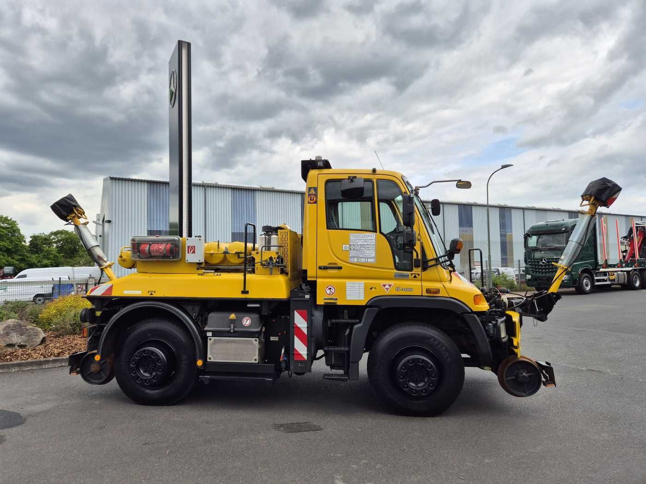 Mercedes-Benz Unimog U400 4x4 Zweiwege ZAGRO 800t/52 Achsen - شاحنة: صورة 5 Mercedes-Benz Unimog U400 4x4 Zweiwege ZAGRO 800t/52 Achsen - شاحنة: صورة 5