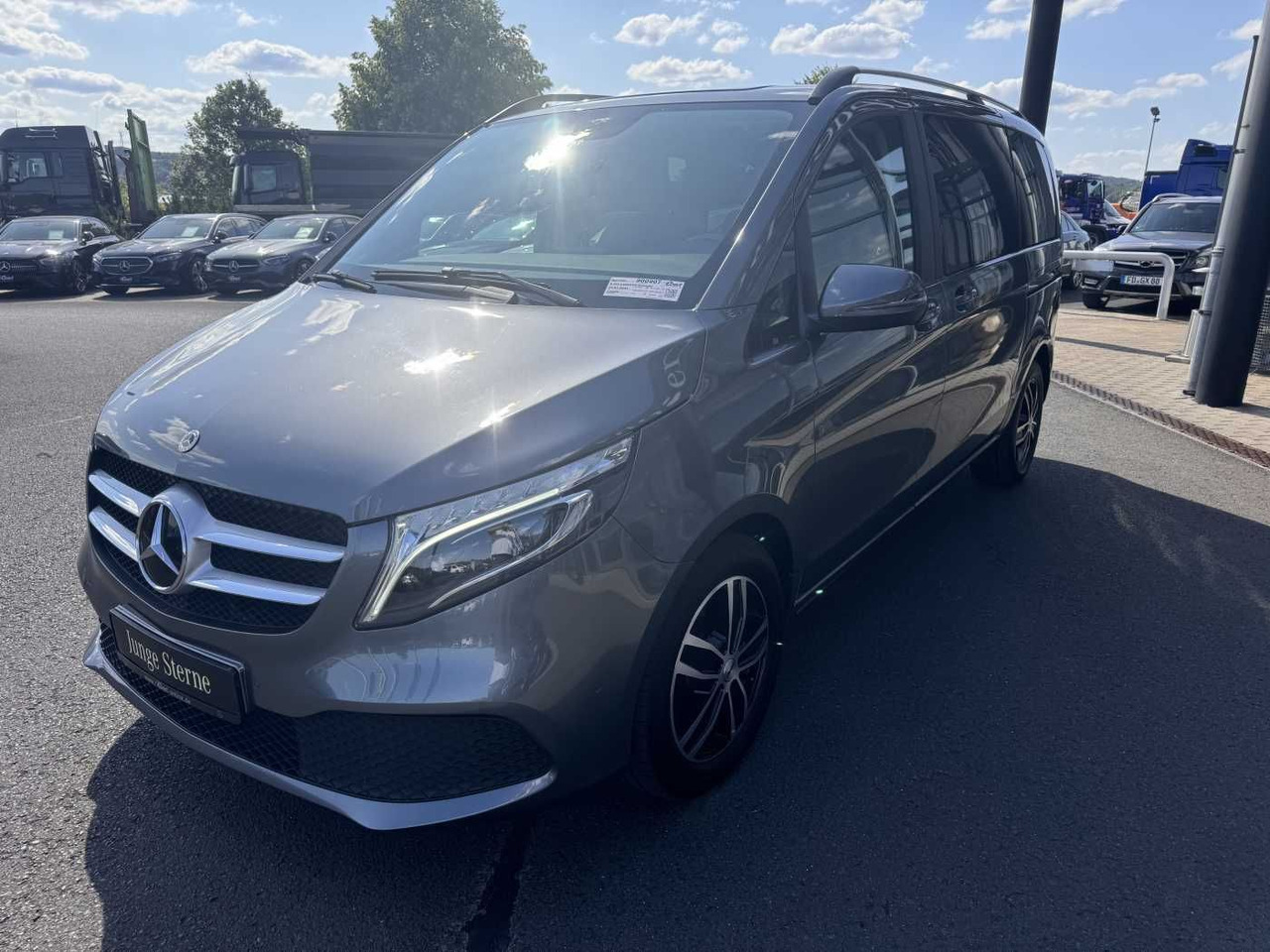 Mercedes-Benz V 220 d EDITION Liege-Paket AHK2,5 LED DAB MBUX - ميكروباص: صورة 3 Mercedes-Benz V 220 d EDITION Liege-Paket AHK2,5 LED DAB MBUX - ميكروباص: صورة 3
