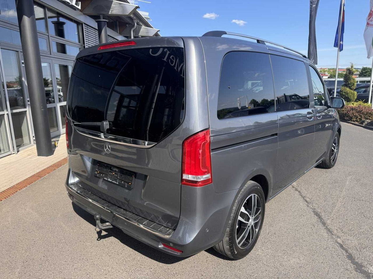 Mercedes-Benz V 220 d EDITION Liege-Paket AHK2,5 LED DAB MBUX - ميكروباص: صورة 4 Mercedes-Benz V 220 d EDITION Liege-Paket AHK2,5 LED DAB MBUX - ميكروباص: صورة 4