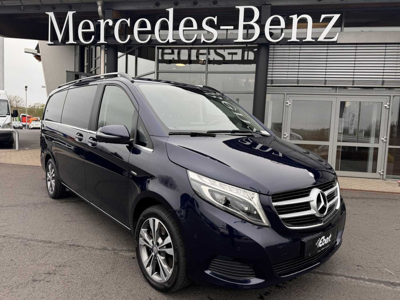 Mercedes-Benz V 250 d AVA ED 4MATIC Panorama Tisch 360 Sound - ميكروباص: صورة 1 Mercedes-Benz V 250 d AVA ED 4MATIC Panorama Tisch 360 Sound - ميكروباص: صورة 1
