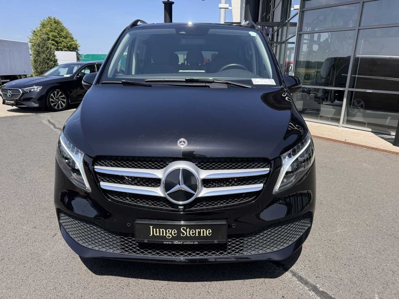 Mercedes-Benz V 300 d 4MATIC AVA 3430 AHK2,5 DISTRONIC 360 - سيارة: صورة 2 Mercedes-Benz V 300 d 4MATIC AVA 3430 AHK2,5 DISTRONIC 360 - سيارة: صورة 2