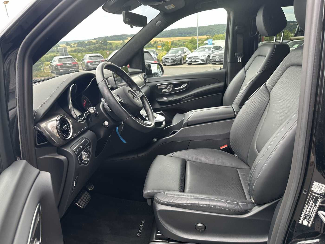 ميكروباص Mercedes-Benz V 300 d 4MATIC EXCLUSIVE AMG Panorama DISTRONIC: صورة 10