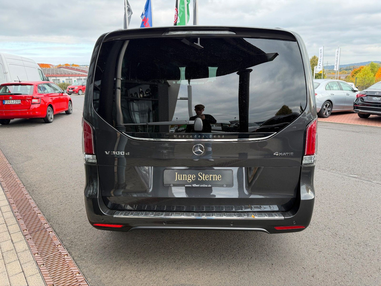 Mercedes-Benz V 300 d 4MATIC EXCLUSIVE AMG Panorama Standheiz - ميكروباص: صورة 5 Mercedes-Benz V 300 d 4MATIC EXCLUSIVE AMG Panorama Standheiz - ميكروباص: صورة 5