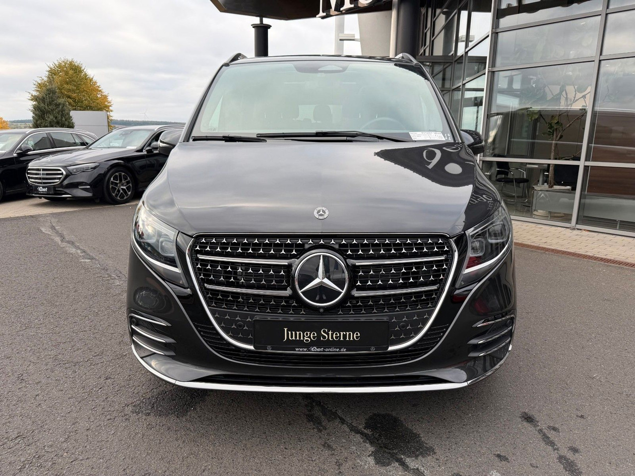 Mercedes-Benz V 300 d 4MATIC EXCLUSIVE AMG Panorama Standheiz - ميكروباص: صورة 2 Mercedes-Benz V 300 d 4MATIC EXCLUSIVE AMG Panorama Standheiz - ميكروباص: صورة 2