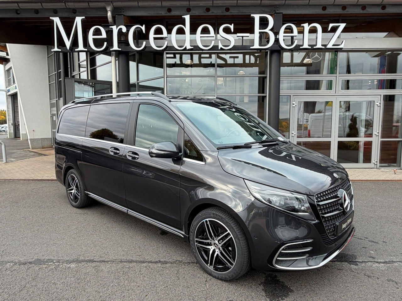 Mercedes-Benz V 300 d 4MATIC EXCLUSIVE AMG Panorama Standheiz - ميكروباص: صورة 1 Mercedes-Benz V 300 d 4MATIC EXCLUSIVE AMG Panorama Standheiz - ميكروباص: صورة 1