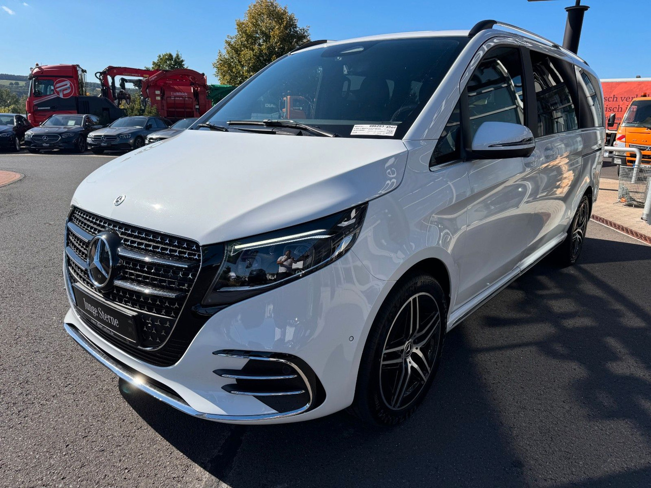 Mercedes-Benz V 300 d 4MATIC EXCLUSIVE AMG Tische AHK2,5to - ميكروباص: صورة 3 Mercedes-Benz V 300 d 4MATIC EXCLUSIVE AMG Tische AHK2,5to - ميكروباص: صورة 3