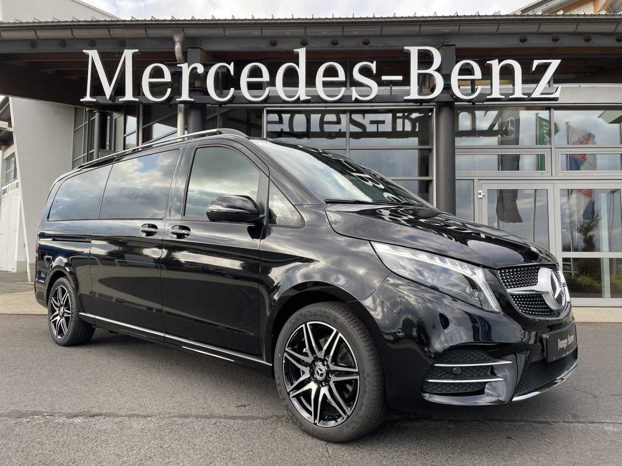 Mercedes-Benz V 300 d AVA 4MATIC AMG Kühlschrank AIRMATIC - سيارة ستيشن: صورة 1 Mercedes-Benz V 300 d AVA 4MATIC AMG Kühlschrank AIRMATIC - سيارة ستيشن: صورة 1