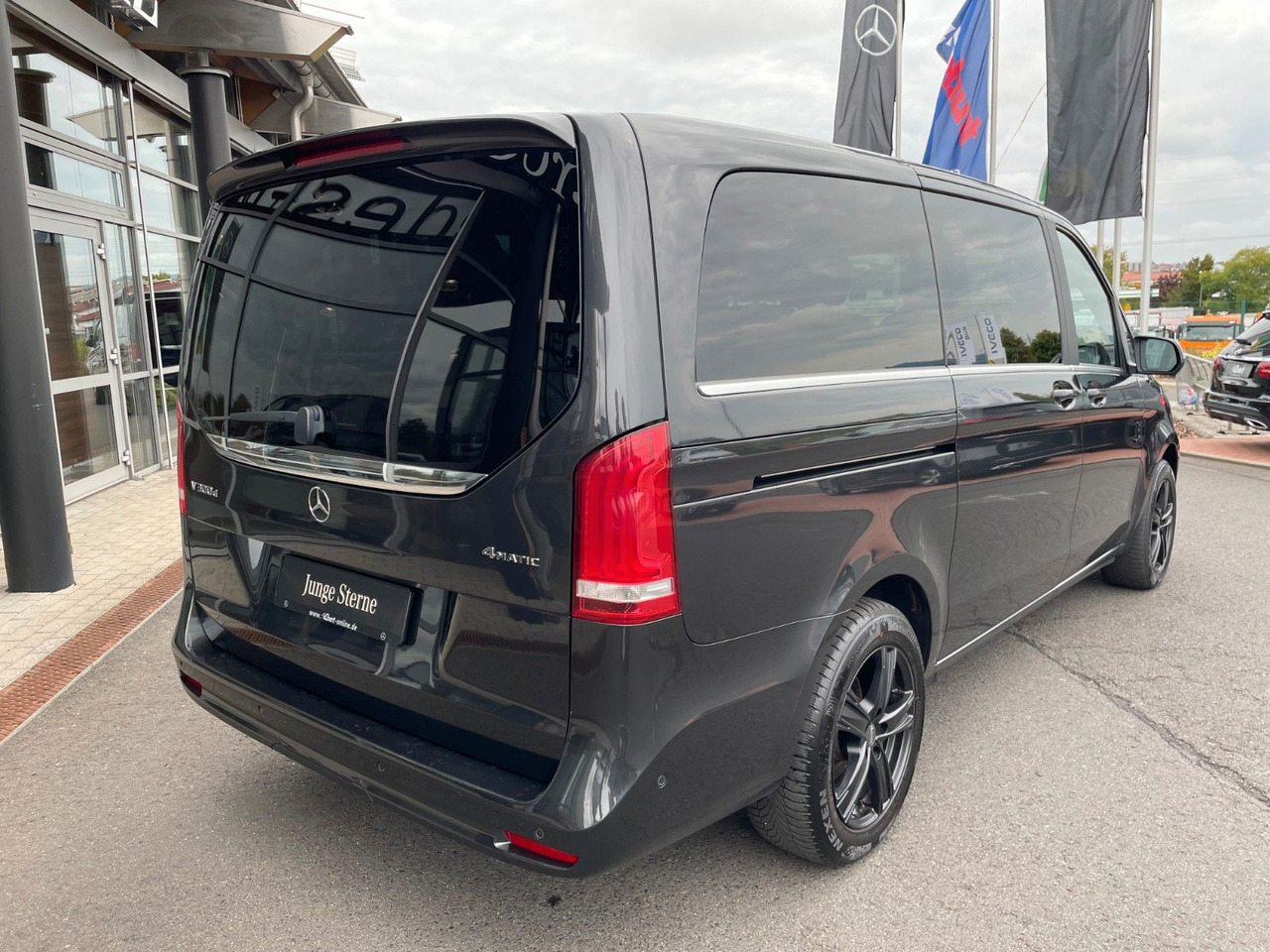 Mercedes-Benz V 300 d AVA ED 4MATIC Sitzklima Burmester 6Sitze - سيارة ستيشن: صورة 4 Mercedes-Benz V 300 d AVA ED 4MATIC Sitzklima Burmester 6Sitze - سيارة ستيشن: صورة 4