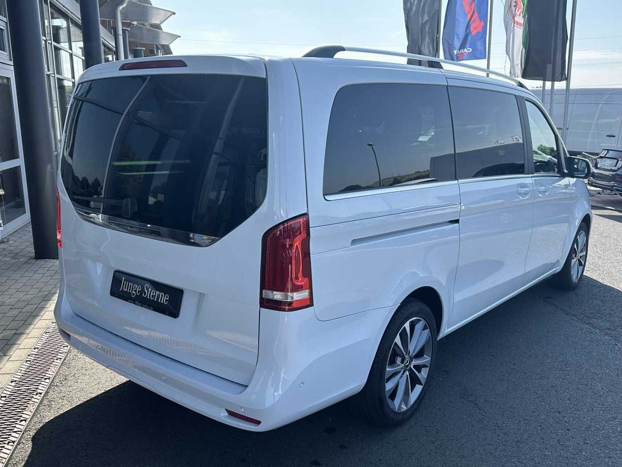 Mercedes-Benz V 300 d AVA ED 6Sitze Burmester 360Kamera el Tür - سيارة: صورة 4 Mercedes-Benz V 300 d AVA ED 6Sitze Burmester 360Kamera el Tür - سيارة: صورة 4