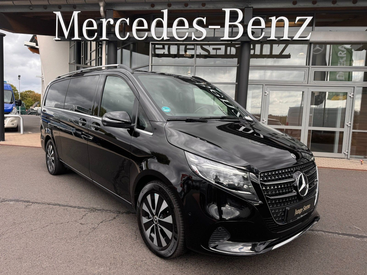 Mercedes-Benz V 300 d AVANTGARDE Extralang 360Kamera Standheiz - ميكروباص: صورة 1 Mercedes-Benz V 300 d AVANTGARDE Extralang 360Kamera Standheiz - ميكروباص: صورة 1
