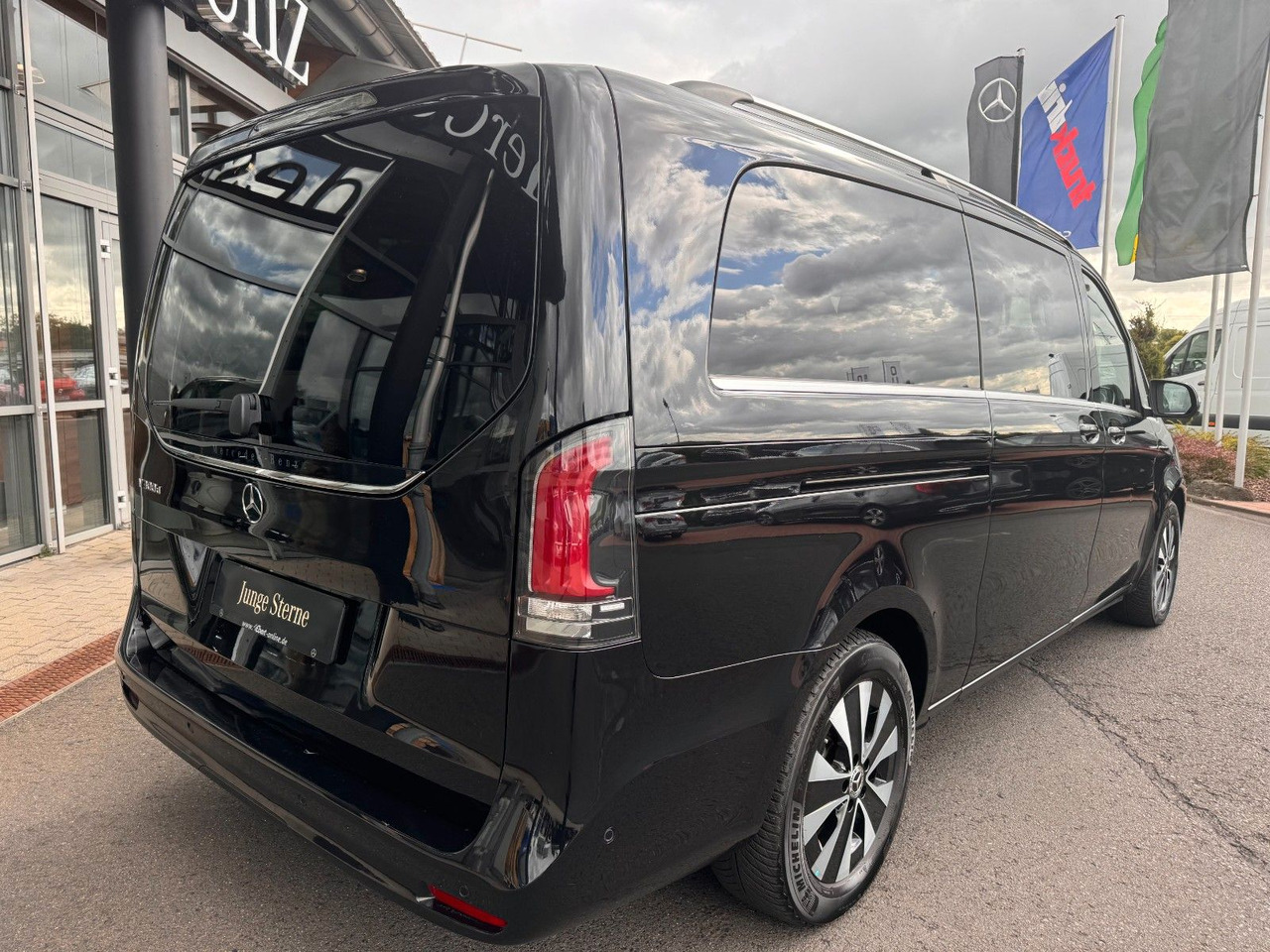 Mercedes-Benz V 300 d AVANTGARDE Extralang 360Kamera Standheiz - ميكروباص: صورة 4 Mercedes-Benz V 300 d AVANTGARDE Extralang 360Kamera Standheiz - ميكروباص: صورة 4