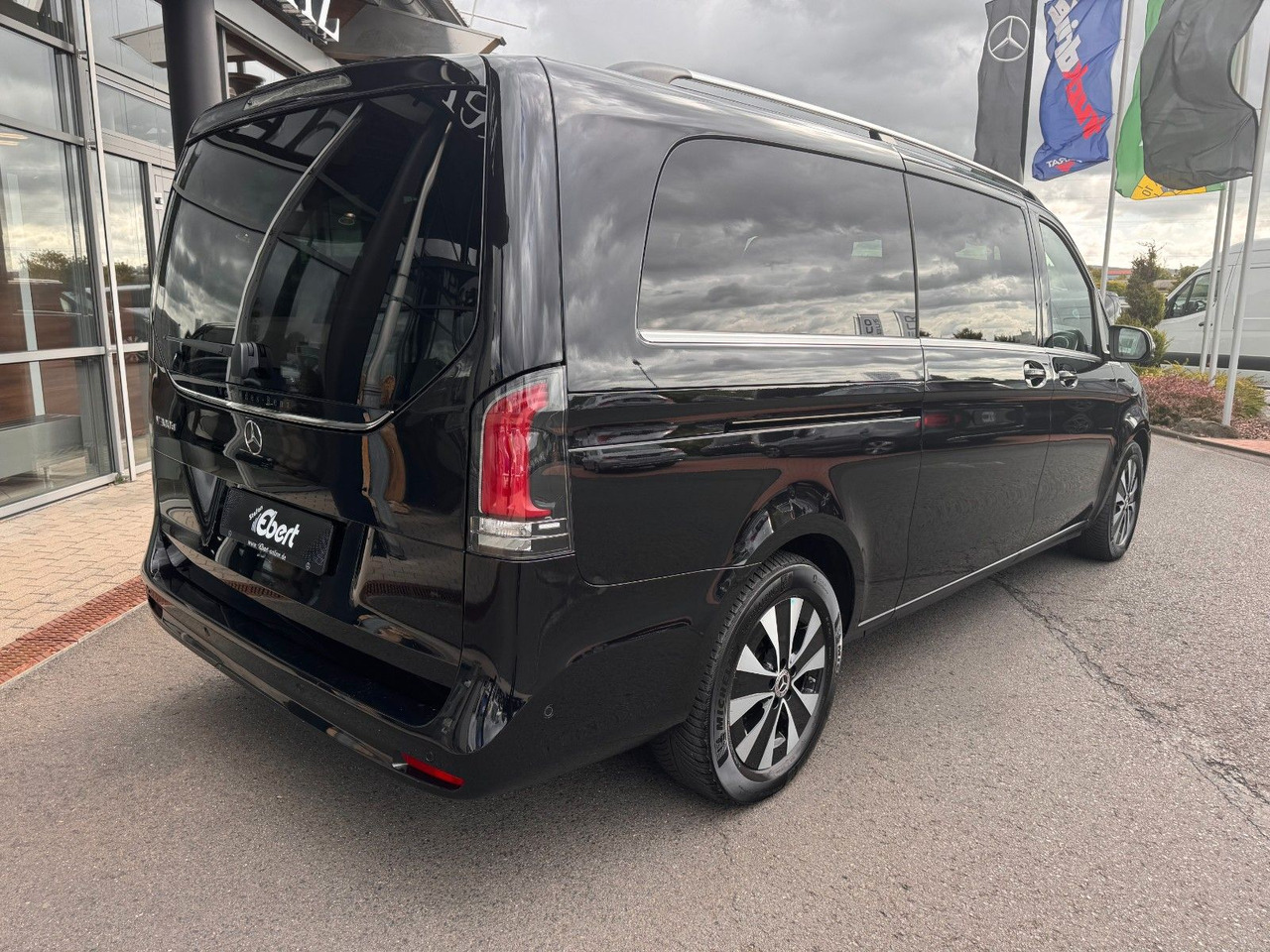 Mercedes-Benz V 300 d AVANTGARDE Extralang 360Kamera Standheiz - سيارة ستيشن: صورة 4 Mercedes-Benz V 300 d AVANTGARDE Extralang 360Kamera Standheiz - سيارة ستيشن: صورة 4