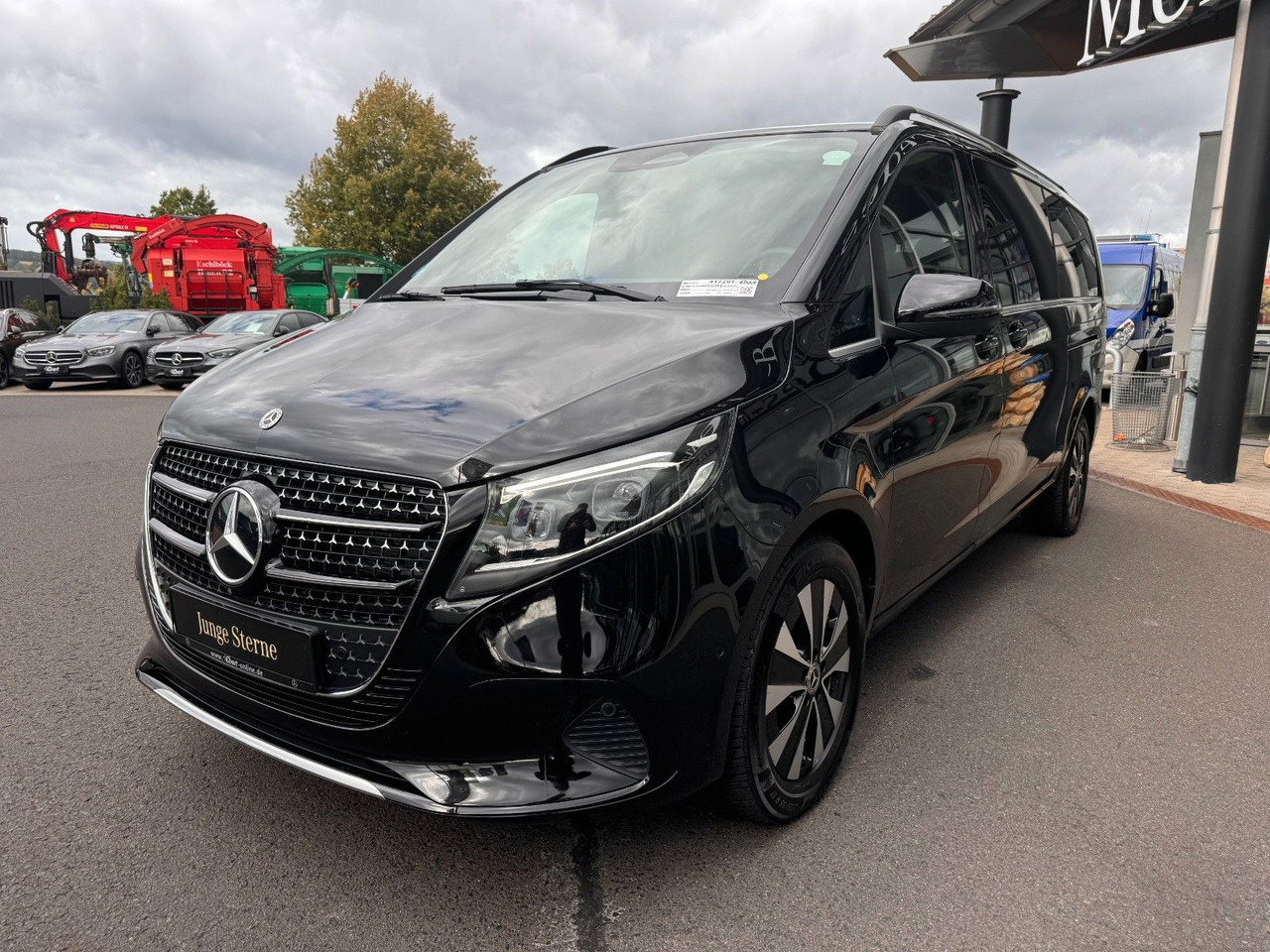 Mercedes-Benz V 300 d AVANTGARDE Extralang 360Kamera Standheiz - ميكروباص: صورة 3 Mercedes-Benz V 300 d AVANTGARDE Extralang 360Kamera Standheiz - ميكروباص: صورة 3