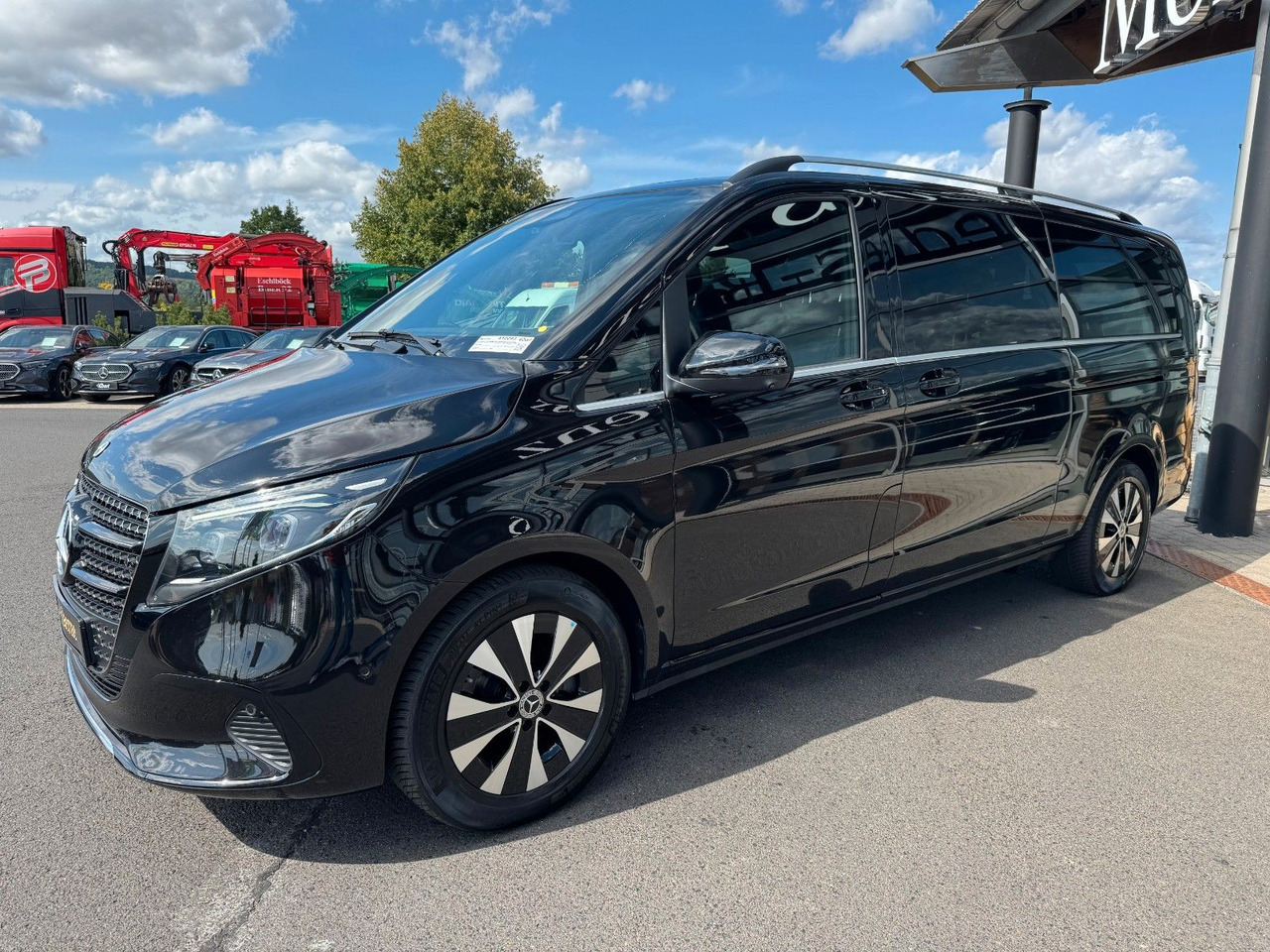 Mercedes-Benz V 300 d AVANTGARDE Extralang 360Kamera Standheiz - ميكروباص: صورة 2 Mercedes-Benz V 300 d AVANTGARDE Extralang 360Kamera Standheiz - ميكروباص: صورة 2