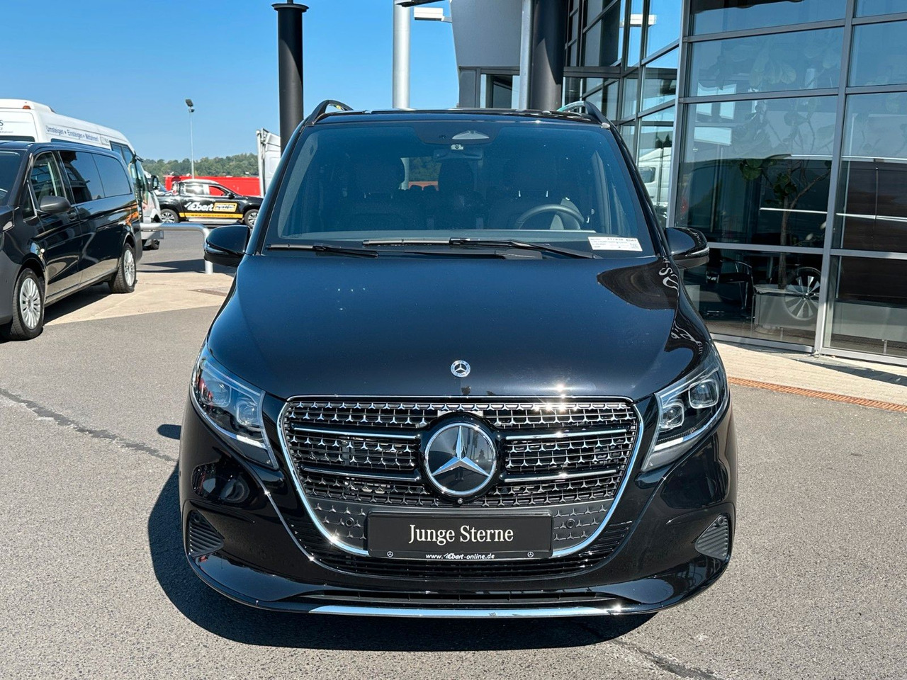 Mercedes-Benz V 300 d AVANTGARDE Extralang 360Kamera Standheiz - ميكروباص: صورة 2 Mercedes-Benz V 300 d AVANTGARDE Extralang 360Kamera Standheiz - ميكروباص: صورة 2