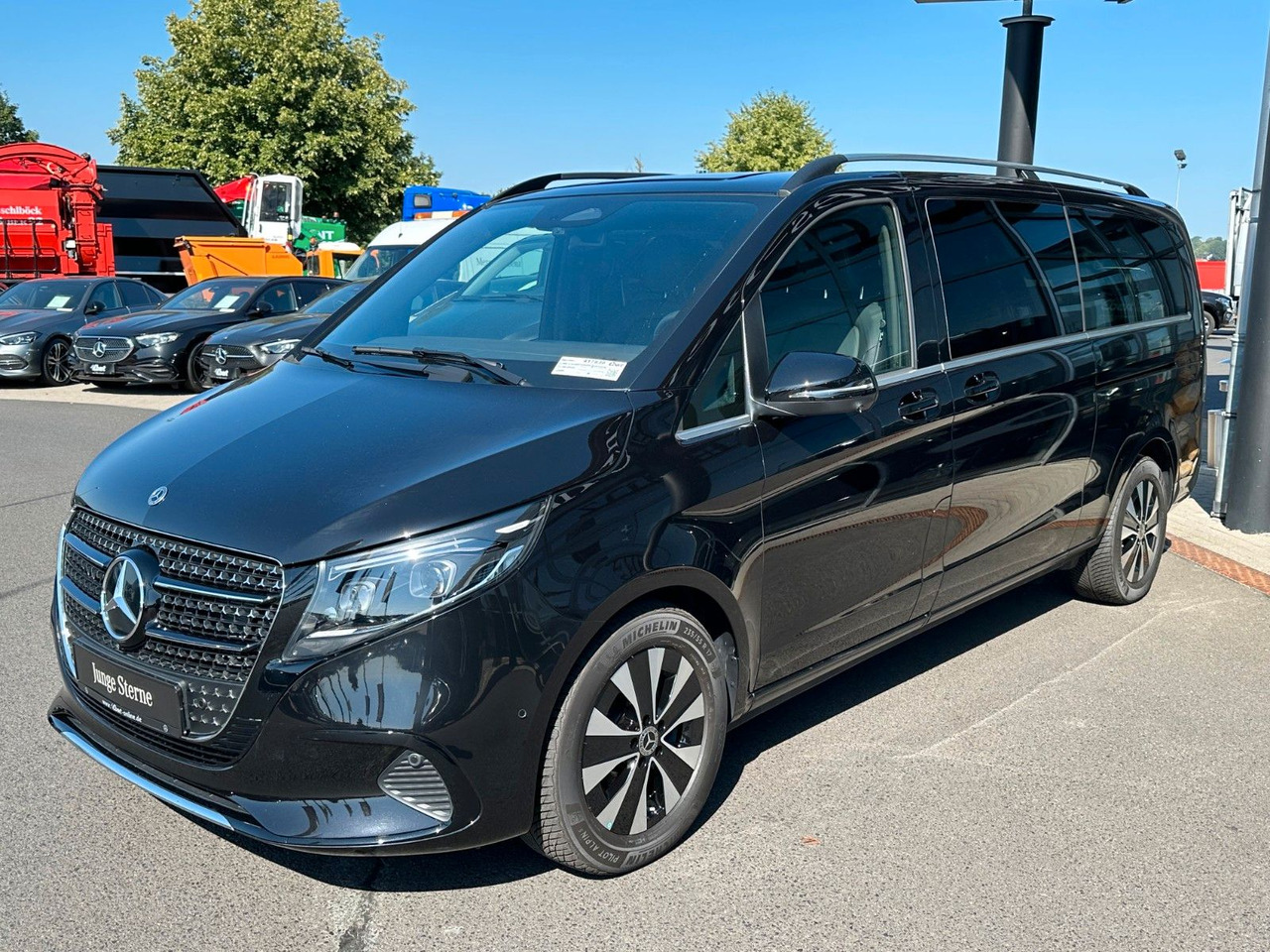 Mercedes-Benz V 300 d AVANTGARDE Extralang 360Kamera Standheiz - ميكروباص: صورة 3 Mercedes-Benz V 300 d AVANTGARDE Extralang 360Kamera Standheiz - ميكروباص: صورة 3