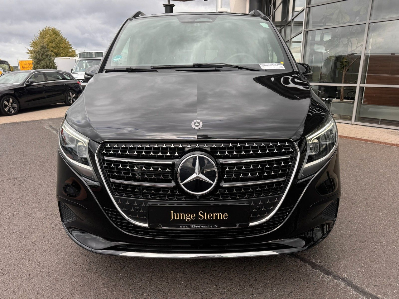 Mercedes-Benz V 300 d AVANTGARDE Extralang 360Kamera Standheiz - ميكروباص: صورة 2 Mercedes-Benz V 300 d AVANTGARDE Extralang 360Kamera Standheiz - ميكروباص: صورة 2