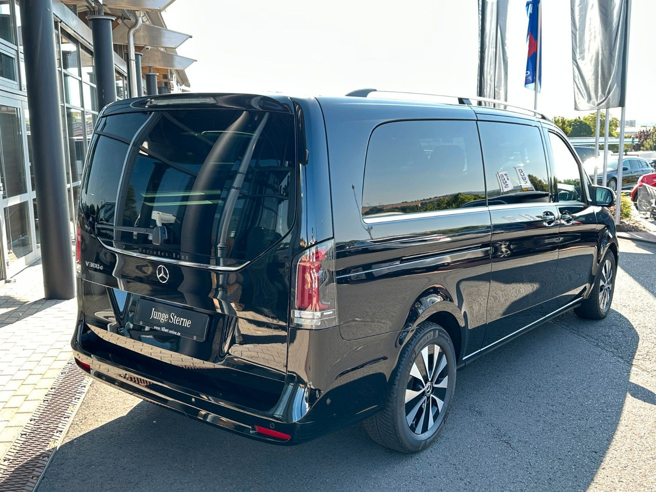 Mercedes-Benz V 300 d AVANTGARDE Extralang 360Kamera Standheiz - ميكروباص: صورة 4 Mercedes-Benz V 300 d AVANTGARDE Extralang 360Kamera Standheiz - ميكروباص: صورة 4