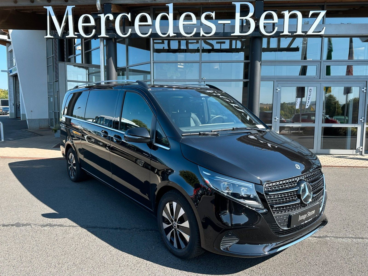 Mercedes-Benz V 300 d AVANTGARDE Extralang 360Kamera Standheiz - ميكروباص: صورة 1 Mercedes-Benz V 300 d AVANTGARDE Extralang 360Kamera Standheiz - ميكروباص: صورة 1