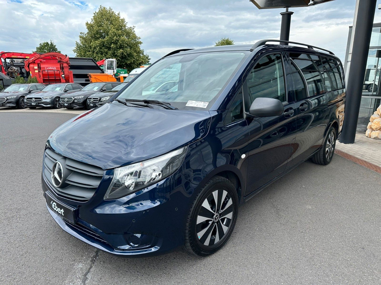 Mercedes-Benz Vito 116 CDI Tourer Pro Liege-Paket Panoramadach - ميكروباص: صورة 3 Mercedes-Benz Vito 116 CDI Tourer Pro Liege-Paket Panoramadach - ميكروباص: صورة 3