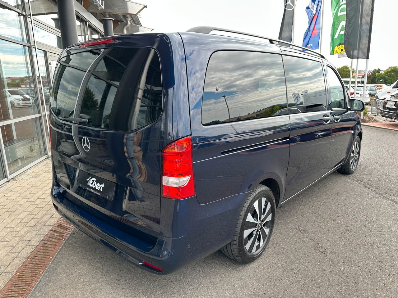 Mercedes-Benz Vito 116 CDI Tourer Pro Liege-Paket Panoramadach - ميكروباص: صورة 4 Mercedes-Benz Vito 116 CDI Tourer Pro Liege-Paket Panoramadach - ميكروباص: صورة 4