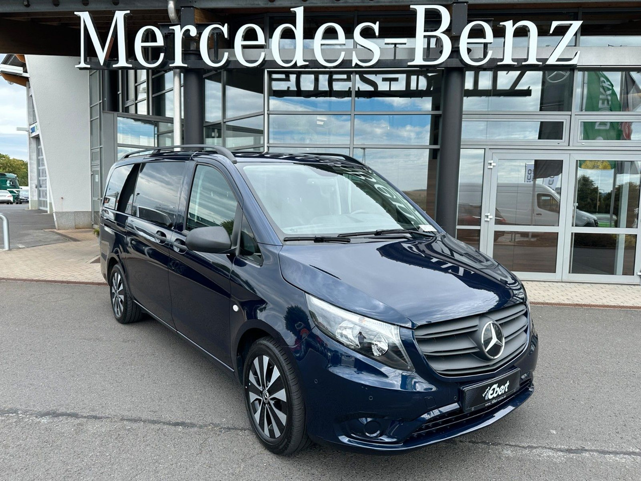 Mercedes-Benz Vito 116 CDI Tourer Pro Liege-Paket Panoramadach - ميكروباص: صورة 1 Mercedes-Benz Vito 116 CDI Tourer Pro Liege-Paket Panoramadach - ميكروباص: صورة 1