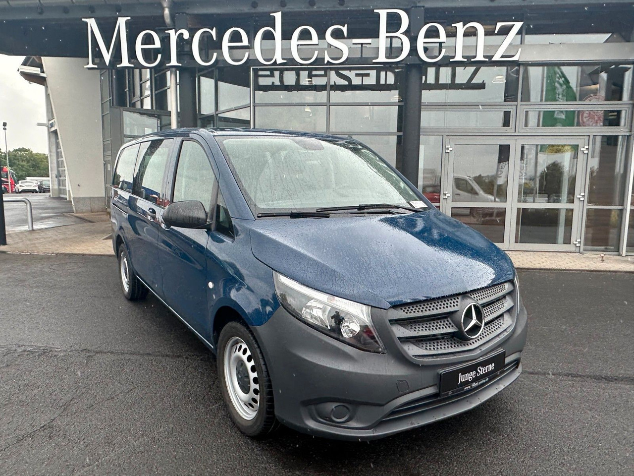 Mercedes-Benz Vito 119 CDI Tourer 3200 Klima AHK Tempomat - ميكروباص: صورة 1 Mercedes-Benz Vito 119 CDI Tourer 3200 Klima AHK Tempomat - ميكروباص: صورة 1