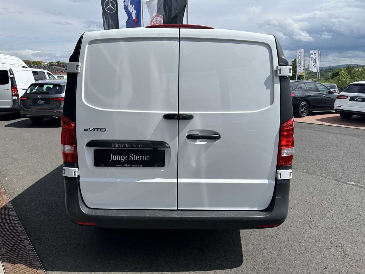 Mercedes-Benz eVito 112 Klima Kamera Navi SHZ Tempomat - فان المدمجة, فان كهربائية: صورة 5 Mercedes-Benz eVito 112 Klima Kamera Navi SHZ Tempomat - فان المدمجة, فان كهربائية: صورة 5