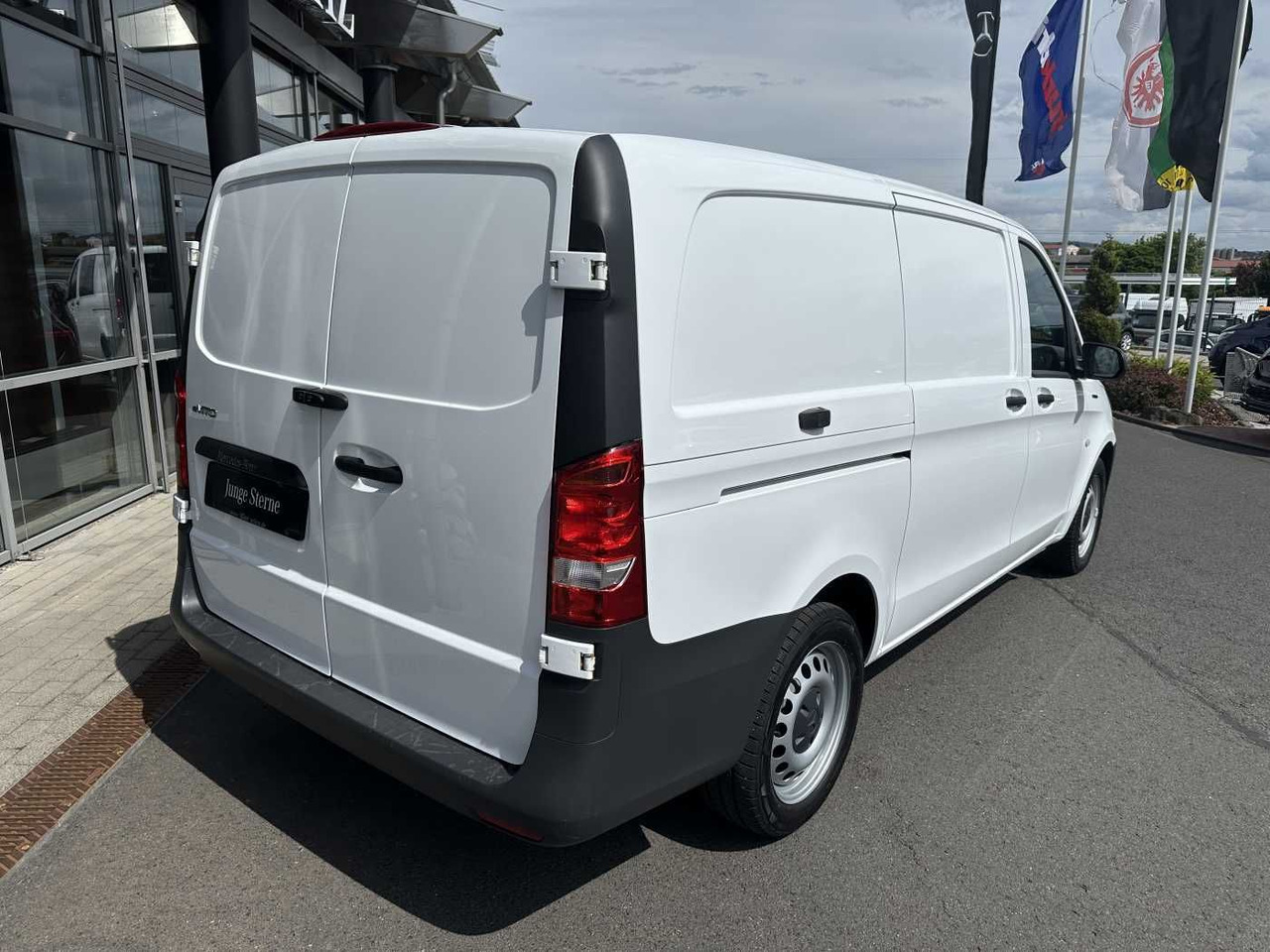 Mercedes-Benz eVito 112 Klima Kamera Navi SHZ Tempomat - فان المدمجة, فان كهربائية: صورة 4 Mercedes-Benz eVito 112 Klima Kamera Navi SHZ Tempomat - فان المدمجة, فان كهربائية: صورة 4