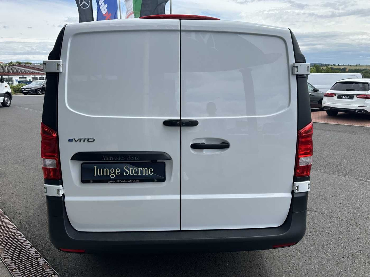 Mercedes-Benz eVito 112 Klima Kamera Navi SHZ Tempomat - فان المدمجة, فان كهربائية: صورة 5 Mercedes-Benz eVito 112 Klima Kamera Navi SHZ Tempomat - فان المدمجة, فان كهربائية: صورة 5
