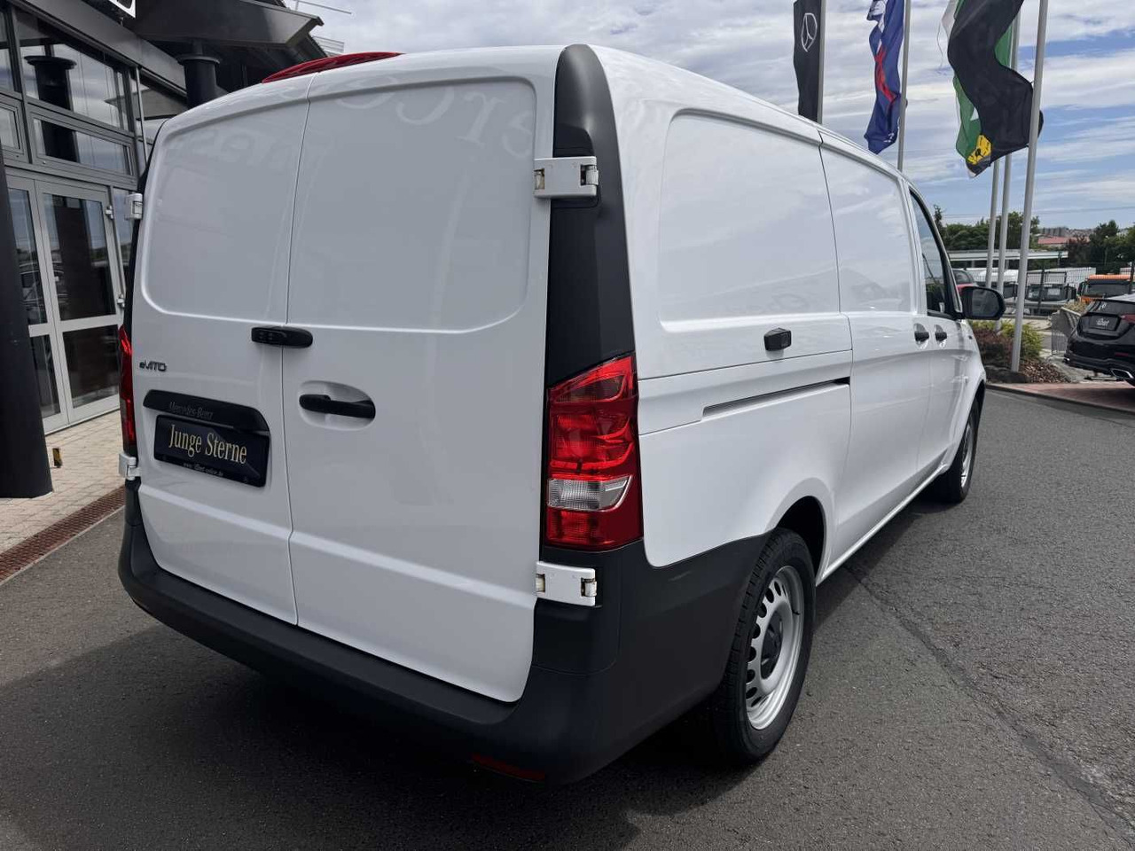 Mercedes-Benz eVito 112 Klima Kamera Navi SHZ Tempomat - فان المدمجة, فان كهربائية: صورة 4 Mercedes-Benz eVito 112 Klima Kamera Navi SHZ Tempomat - فان المدمجة, فان كهربائية: صورة 4