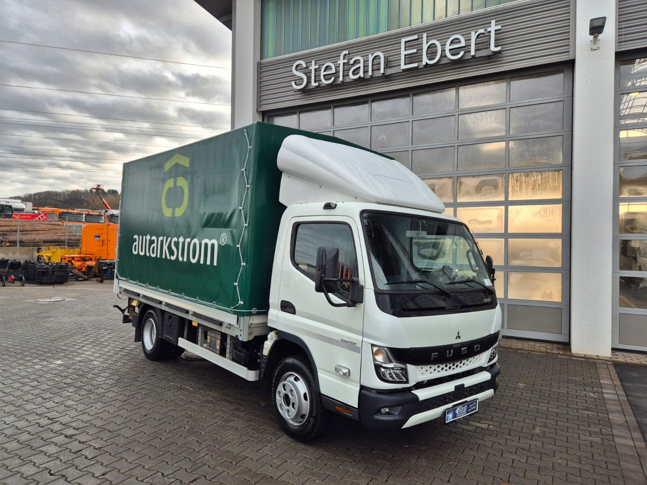 Mitsubishi Canter 7C15 LBW Klima Navi Kamera AHK - شاحنة ستارة جانبية: صورة 2 Mitsubishi Canter 7C15 LBW Klima Navi Kamera AHK - شاحنة ستارة جانبية: صورة 2