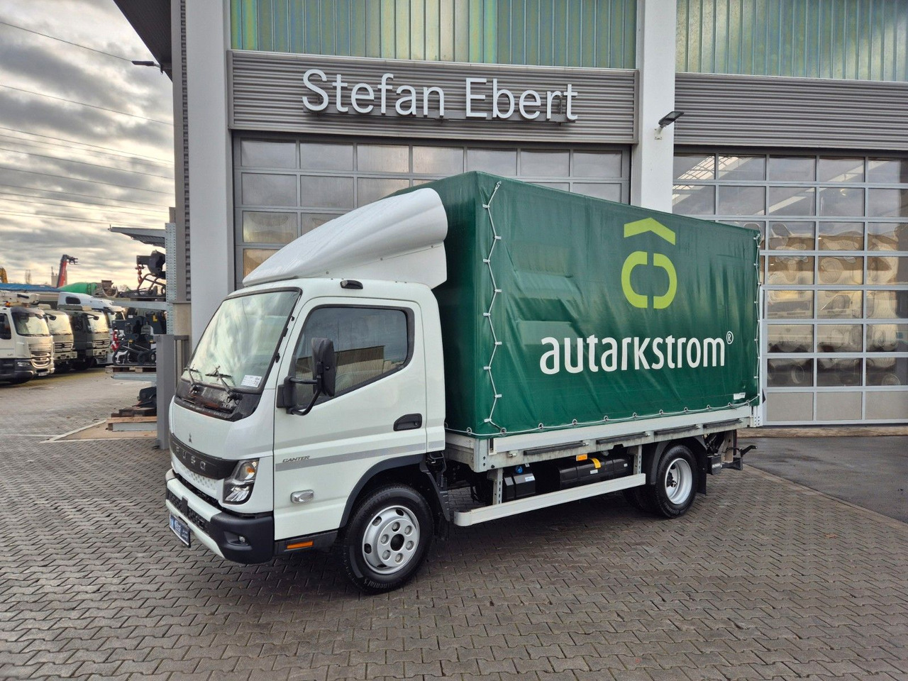 Mitsubishi Canter 7C15 LBW Klima Navi Kamera AHK - شاحنة ستارة جانبية: صورة 3 Mitsubishi Canter 7C15 LBW Klima Navi Kamera AHK - شاحنة ستارة جانبية: صورة 3