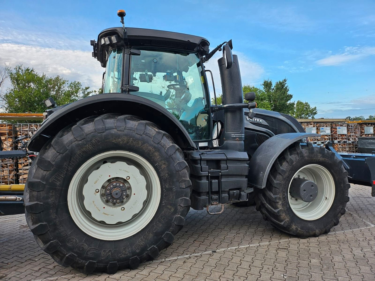 Valtra S374 / nur: 1.980h! / 06.2017 / Holzhacker - قاطعة الأخشاب: صورة 2 Valtra S374 / nur: 1.980h! / 06.2017 / Holzhacker - قاطعة الأخشاب: صورة 2