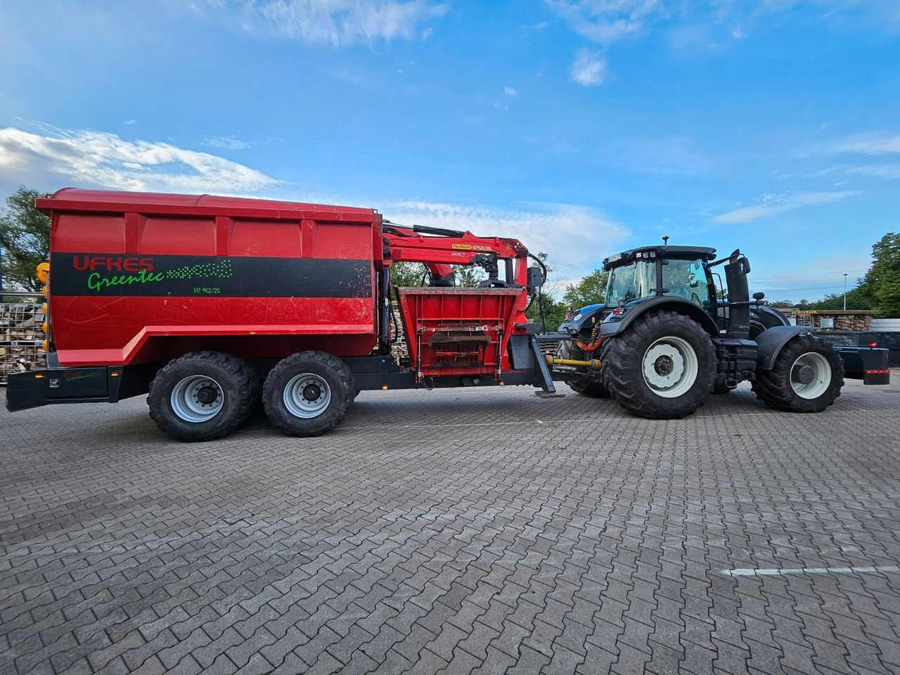 Valtra S374 / nur: 1.980h! / 06.2017 / Holzhacker - قاطعة الأخشاب: صورة 1 Valtra S374 / nur: 1.980h! / 06.2017 / Holzhacker - قاطعة الأخشاب: صورة 1