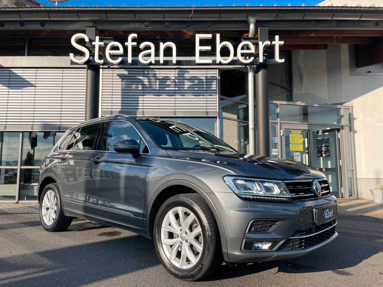 Volkswagen Tiguan 2.0 TSI Highline 4M AHK+LED+DAB+ACC+PDC - سيارة دفع رباعي: صورة 1 Volkswagen Tiguan 2.0 TSI Highline 4M AHK+LED+DAB+ACC+PDC - سيارة دفع رباعي: صورة 1