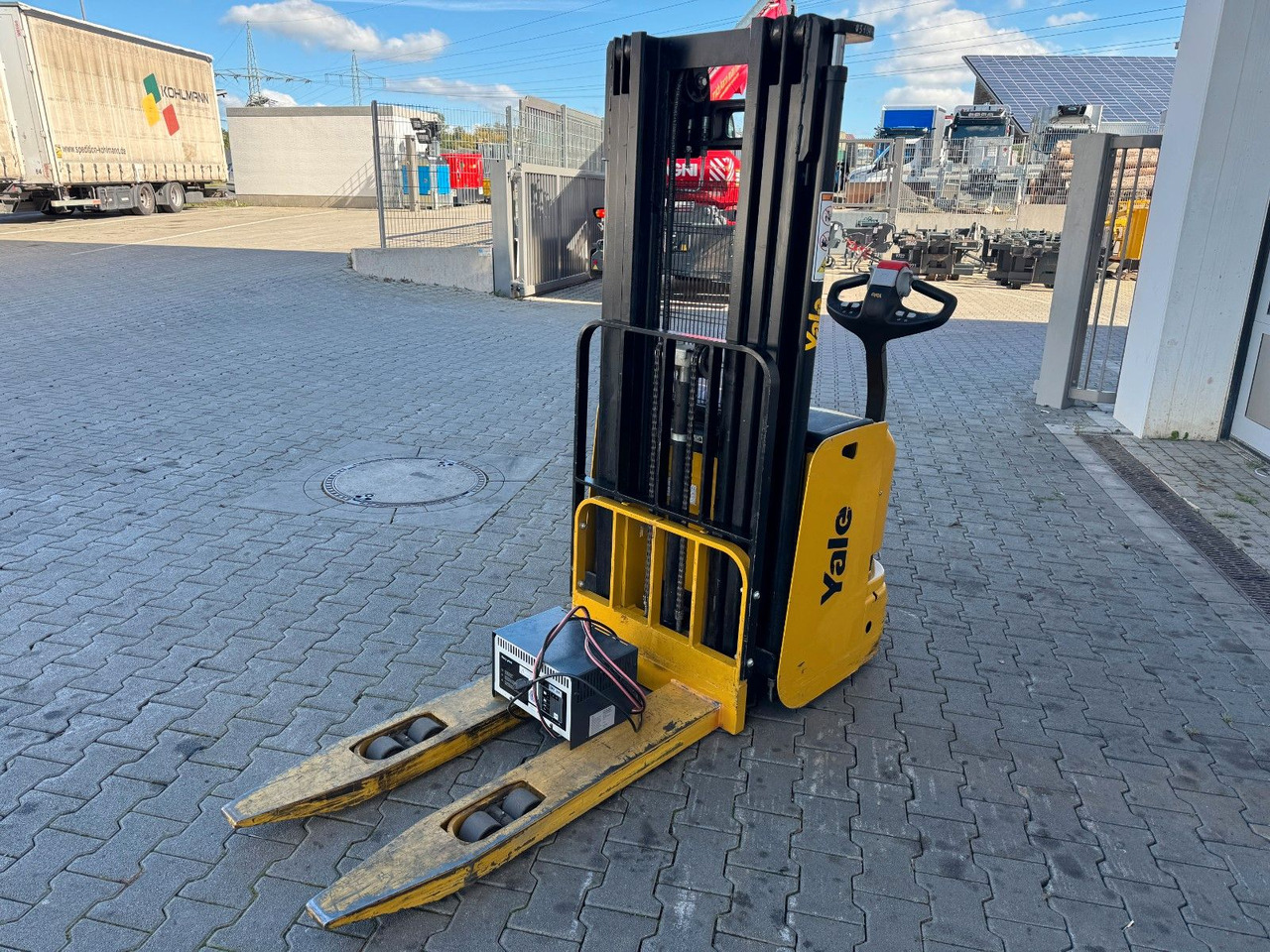 Yale MS 12 AC / Triplex: 4m! / nur 180h! / 2014 - آلة التكديس: صورة 5 Yale MS 12 AC / Triplex: 4m! / nur 180h! / 2014 - آلة التكديس: صورة 5