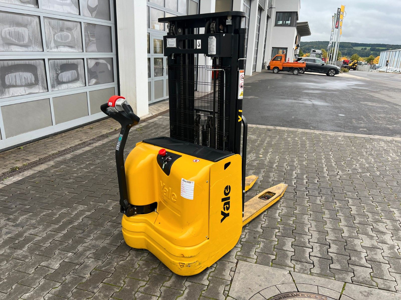 Yale MS 12 AC / Triplex: 4m! / nur 229h! / 2014 - آلة التكديس: صورة 4 Yale MS 12 AC / Triplex: 4m! / nur 229h! / 2014 - آلة التكديس: صورة 4