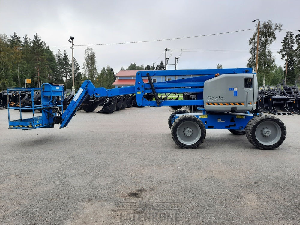 Genie Z-51/30J RT 4x4 Kuukulkija - شاحنة ذراع مفصلي: صورة 5 Genie Z-51/30J RT 4x4 Kuukulkija - شاحنة ذراع مفصلي: صورة 5