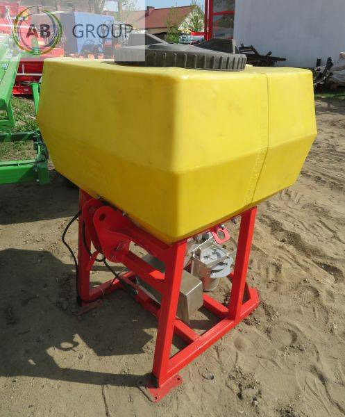 APV Salt spreader 250 l DAMAGED / ON STOCK - آلة رش السماد: صورة 2 APV Salt spreader 250 l DAMAGED / ON STOCK - آلة رش السماد: صورة 2