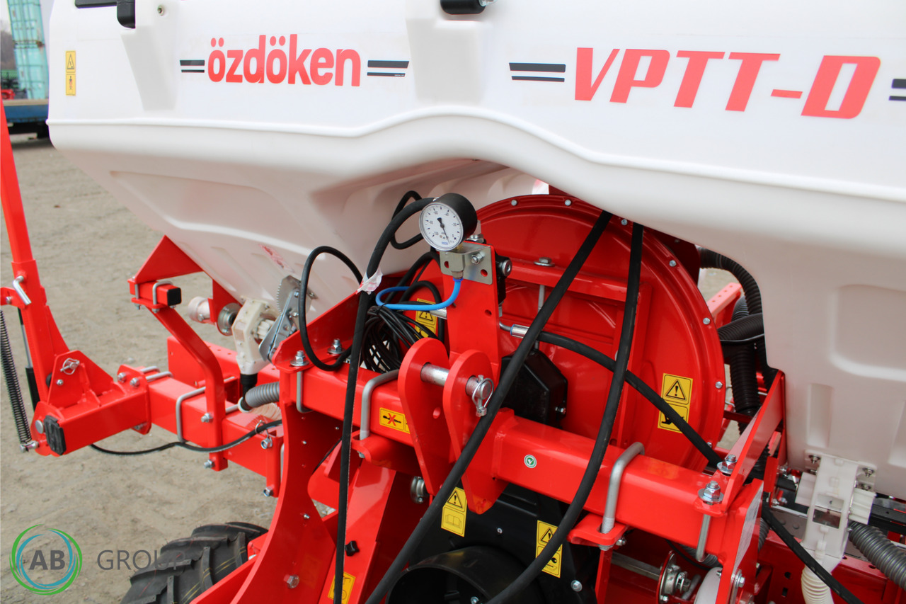 Four-row pneumatic precision seeder with depth fertilization Ozdoken VPTT - آلة نثر البذور الدقيقة: صورة 4 Four-row pneumatic precision seeder with depth fertilization Ozdoken VPTT - آلة نثر البذور الدقيقة: صورة 4