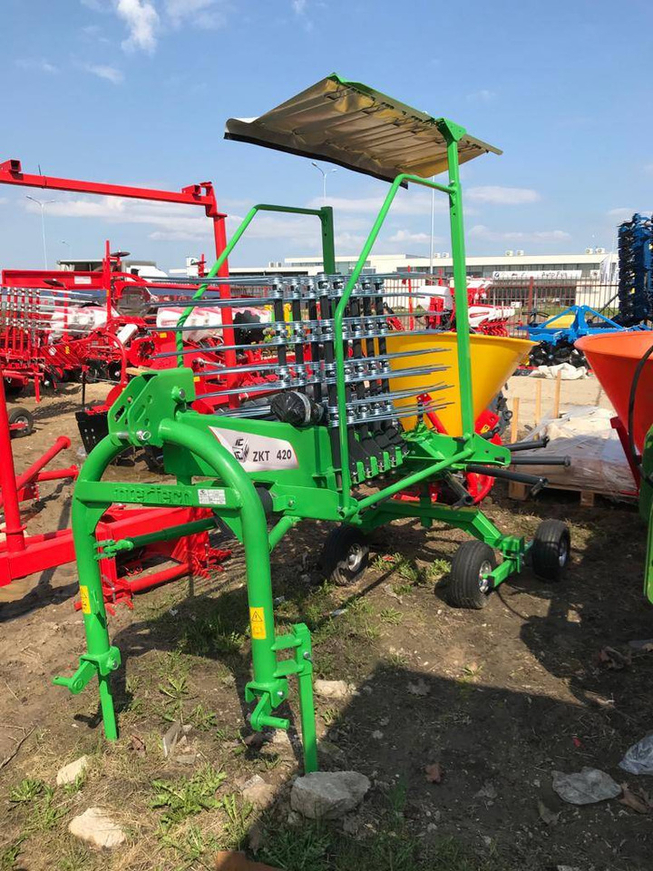 Inter-Tech Rotary Rake ZKT-420, 4.2 m - آلة تيبيس العشب/ آلة جمع العشب: صورة 5 Inter-Tech Rotary Rake ZKT-420, 4.2 m - آلة تيبيس العشب/ آلة جمع العشب: صورة 5